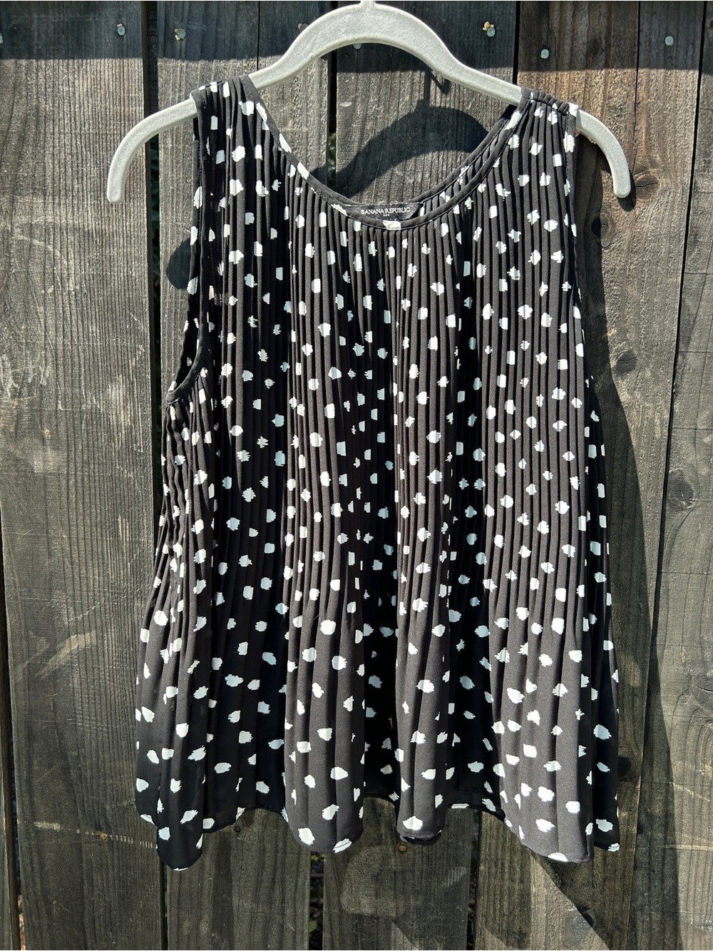 Banana Republic Black Sleeveless Pleated Dot Swing Tank